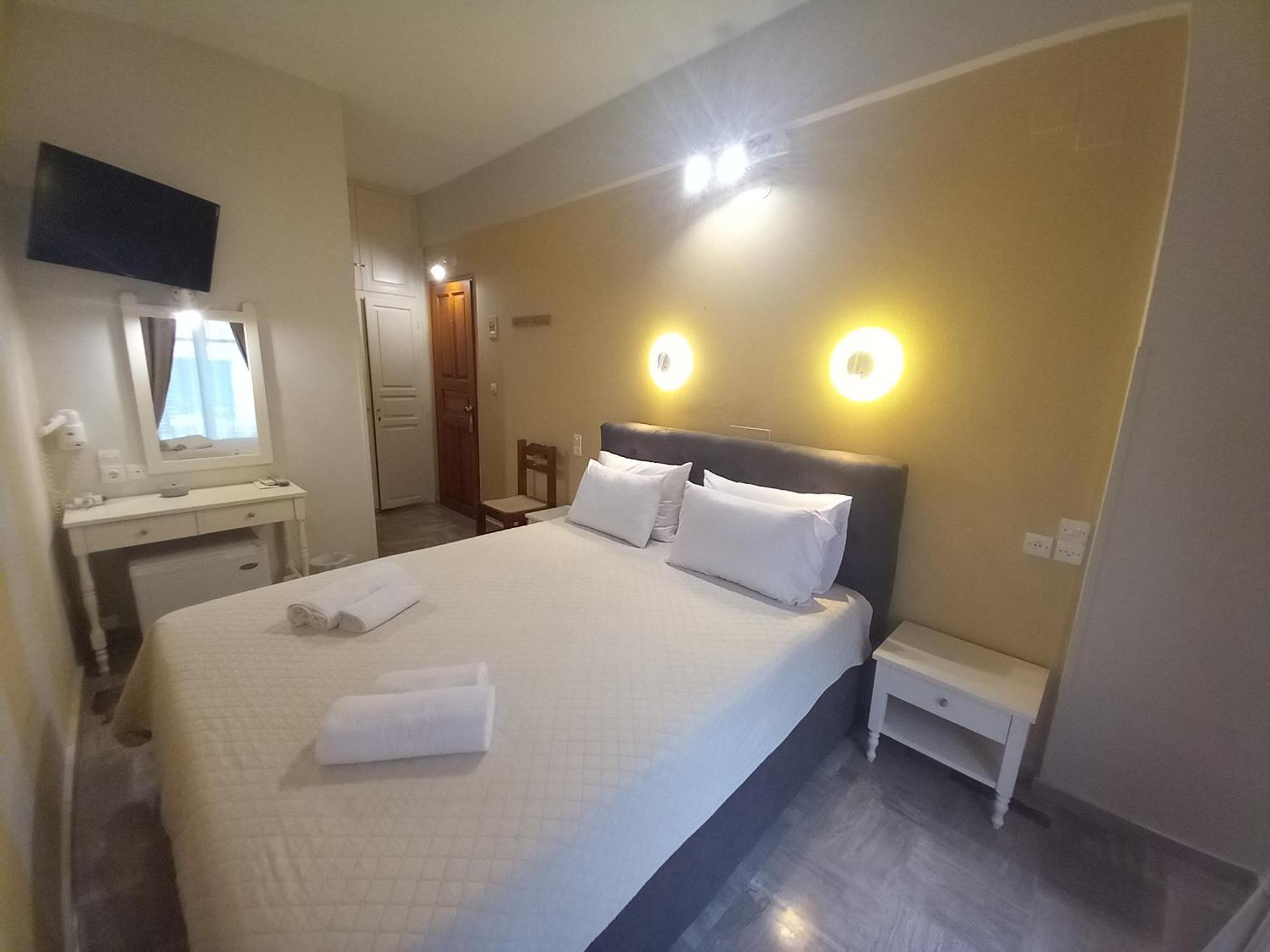 Hermes Hotel Мітімна Екстер'єр фото