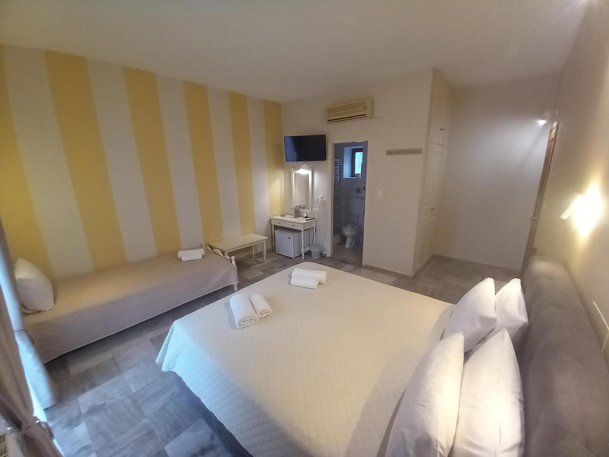 Hermes Hotel Мітімна Екстер'єр фото